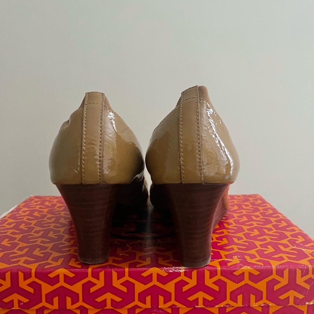 Tory Burch Wedge, used once, Original box - Picture 2 of 4